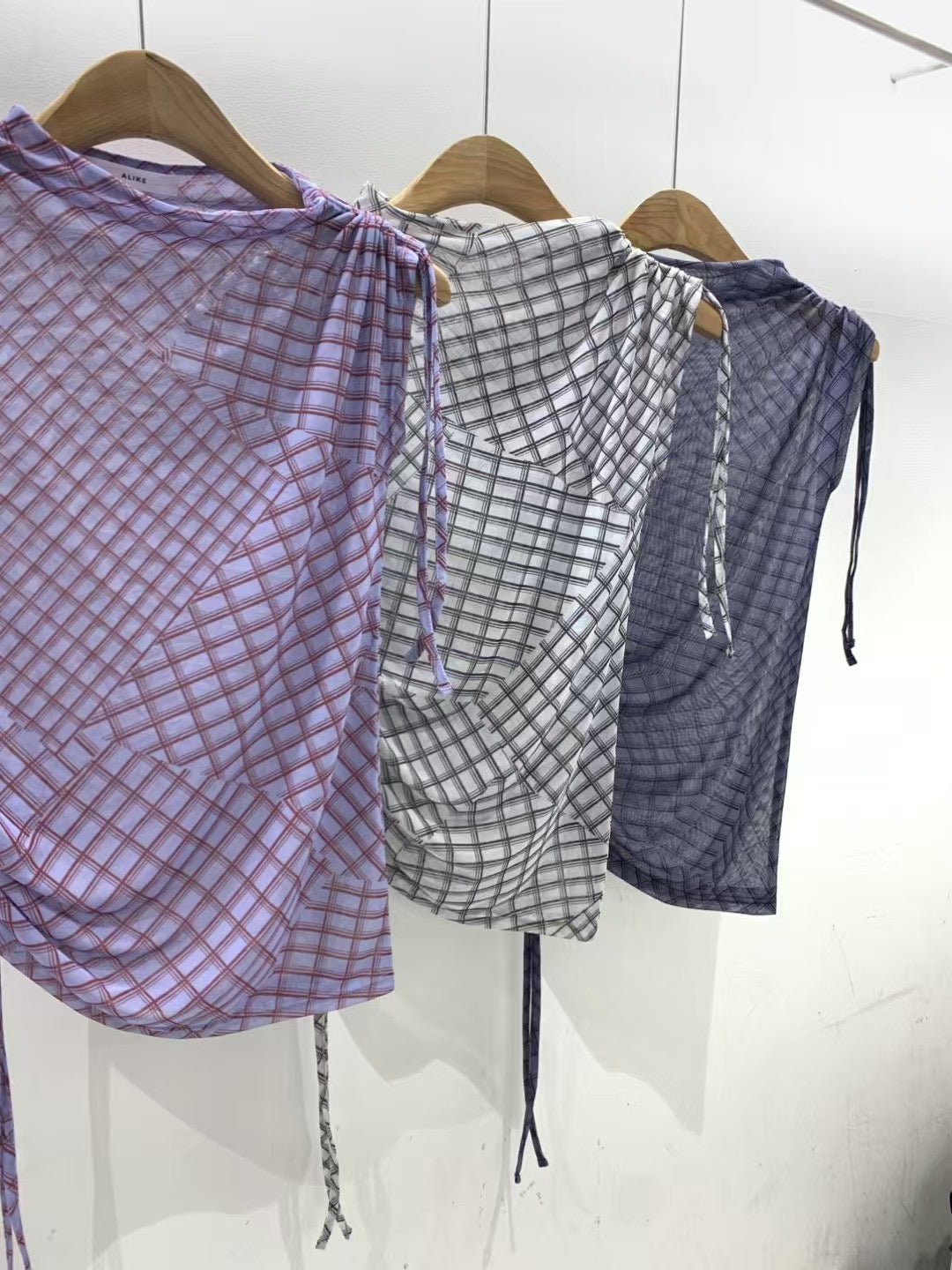 小飛袖格仔透薄上衣 Flutter Sleeves Checkered Sheer Top