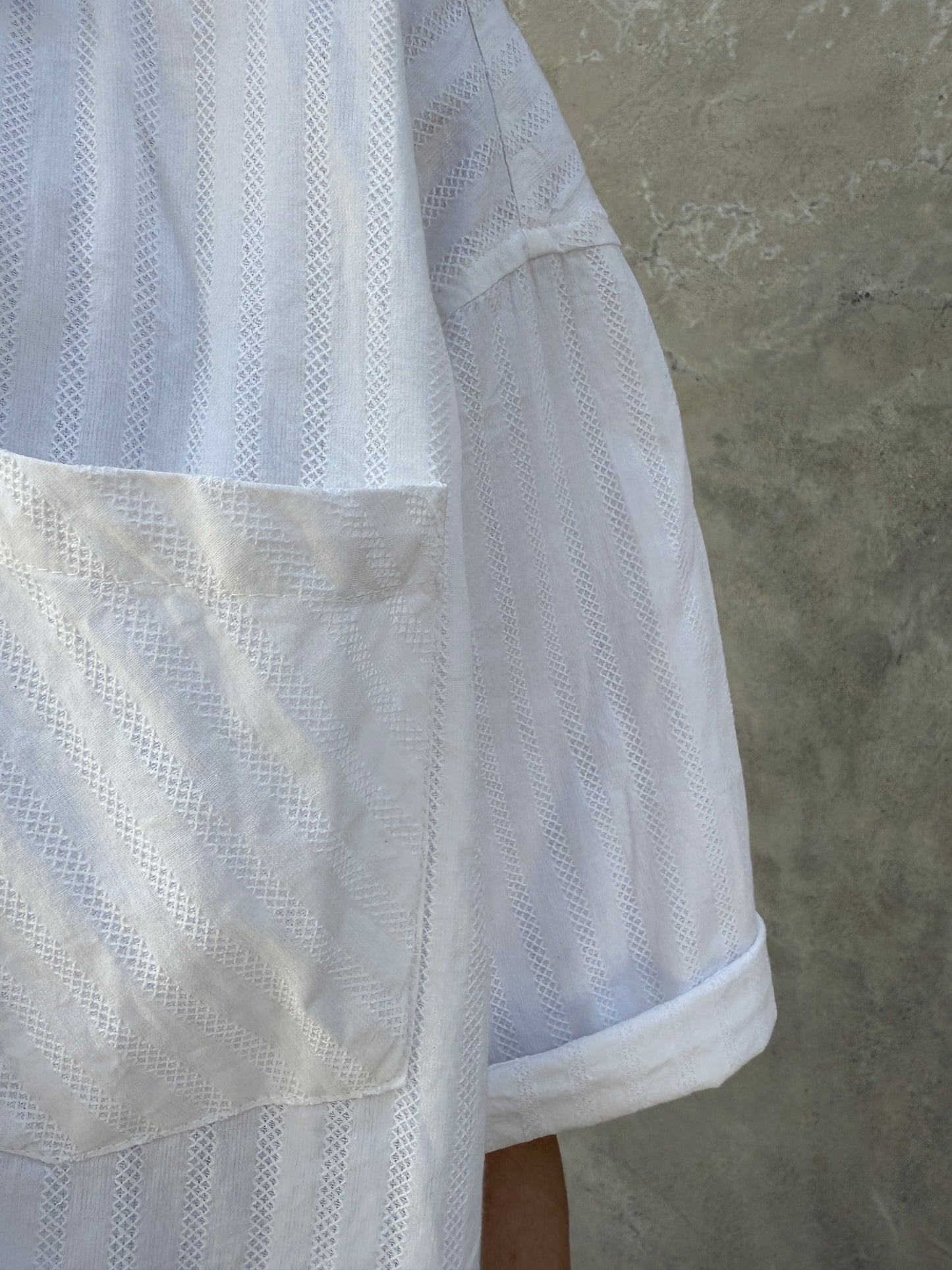 休閒通花白色恤衫 Casual White Openwork Shirt