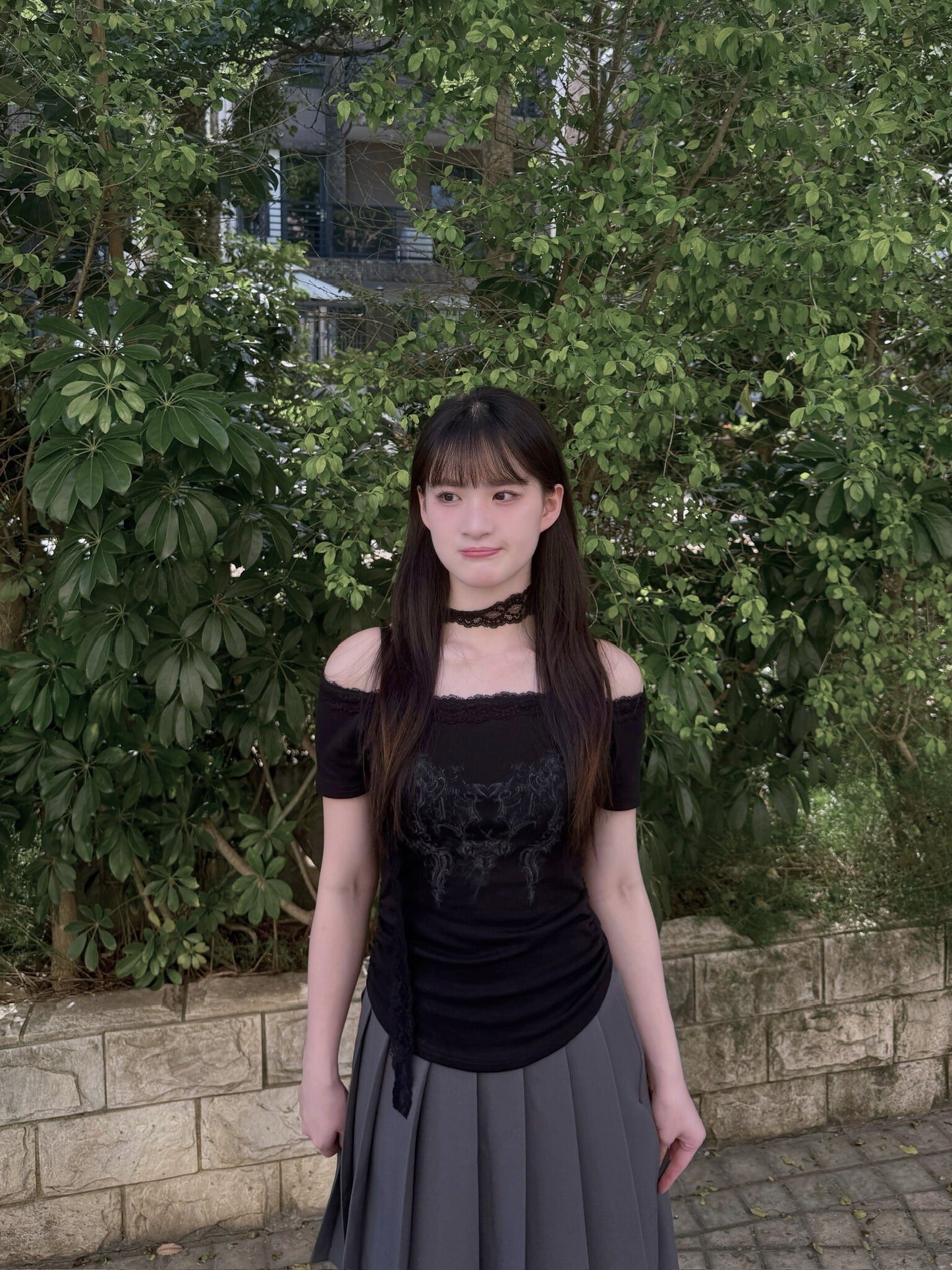 蕾絲露肩掛頸短袖上衣 Lace Off-shoulder Halter Neck Top