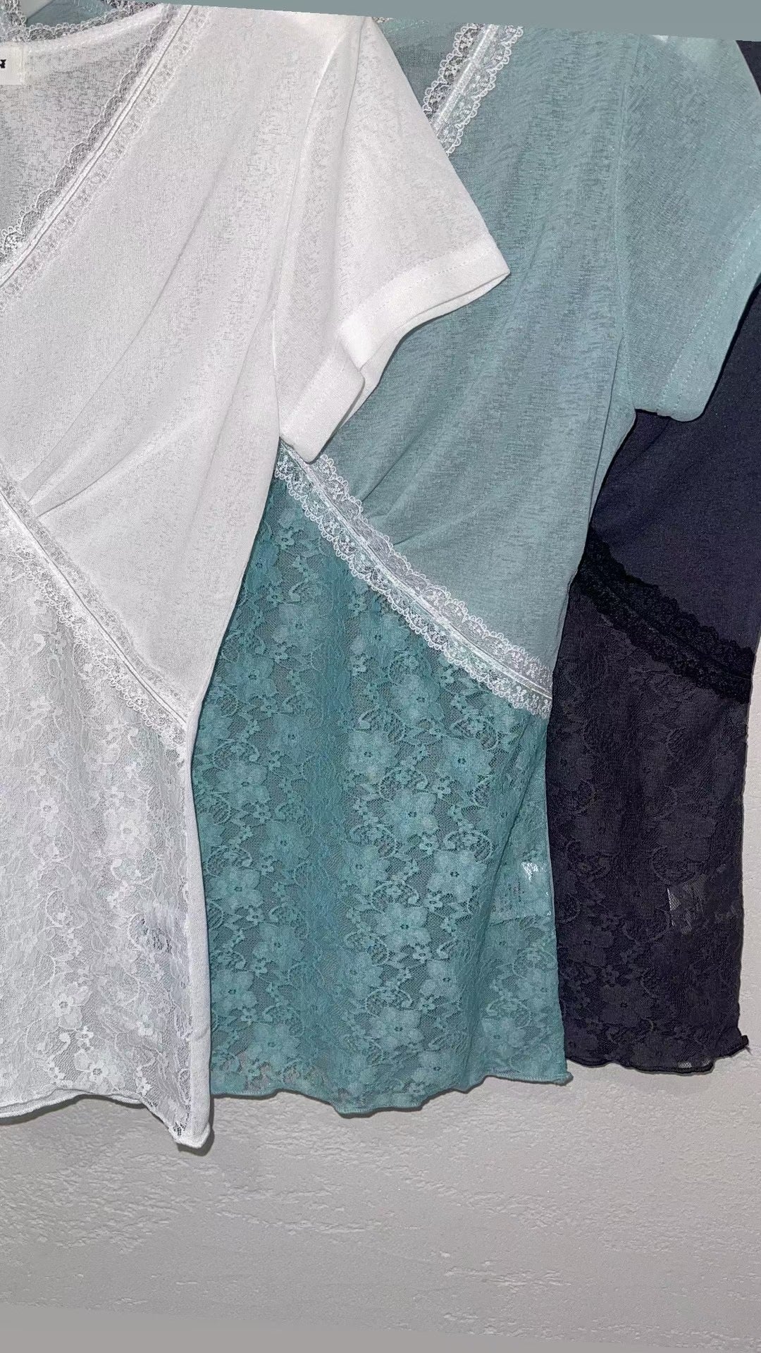 復古蕾絲短袖上衣 Vintage Lace Short-sleeved Top