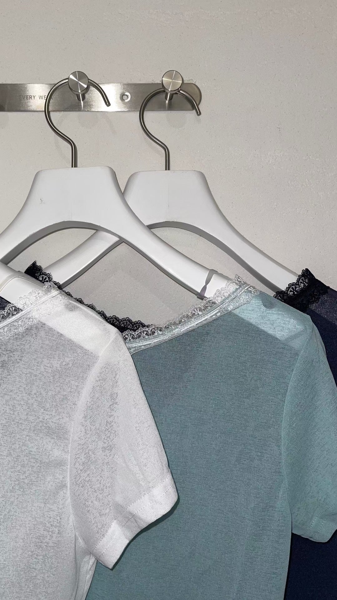 復古蕾絲短袖上衣 Vintage Lace Short-sleeved Top