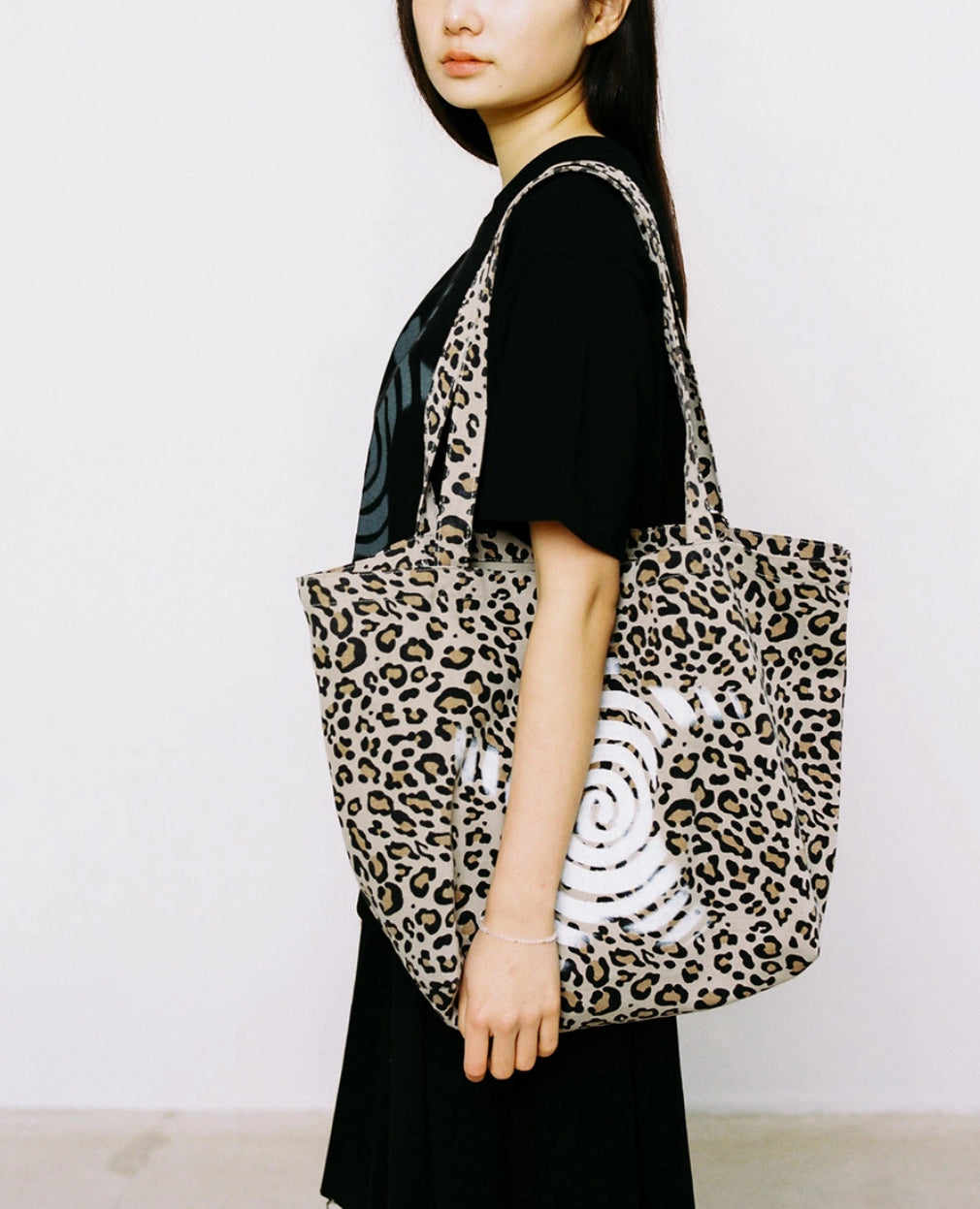 【WEBHOUSE】Twister Star Tote Bag | Leopard