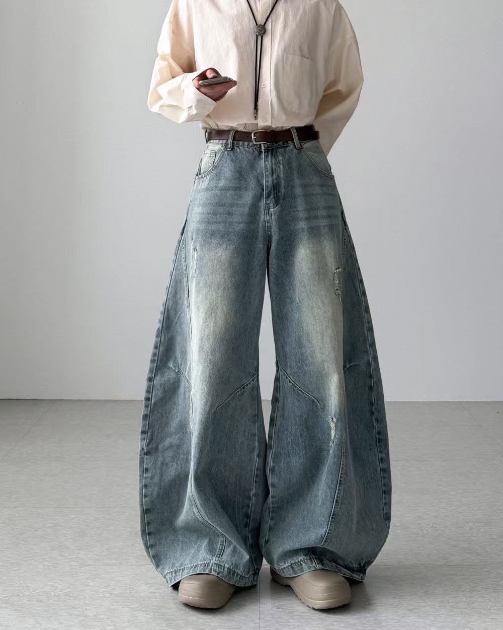洗水牛仔彎刀褲 Washed Barrel-leg Demin Jeans