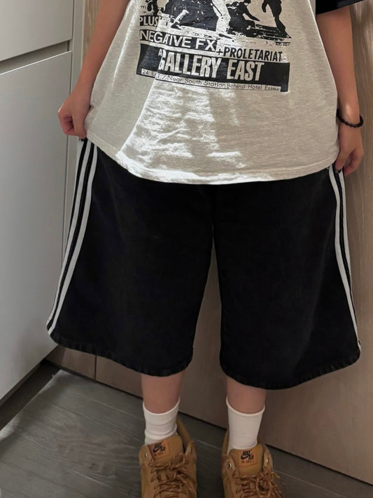 Three-Stripe Athletic Shorts 三間牛仔五分褲