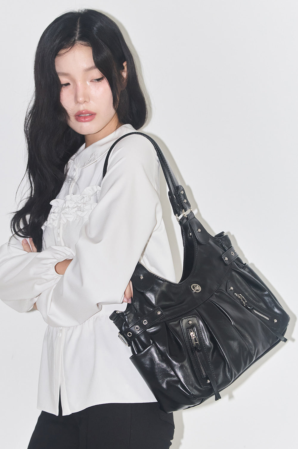 【ILLIGO】Amber Buckle Shoulder Bag | Black