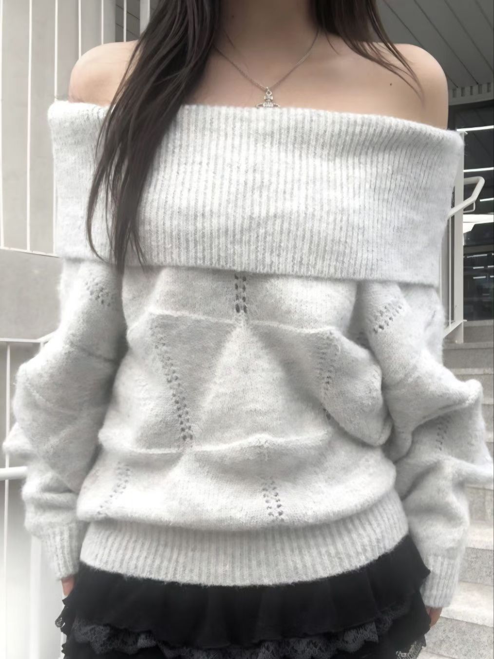Off-shoulder Knit