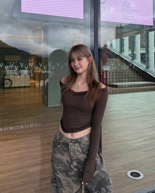 蕾絲修腰薄長袖 Laced V-shape Long-sleeve