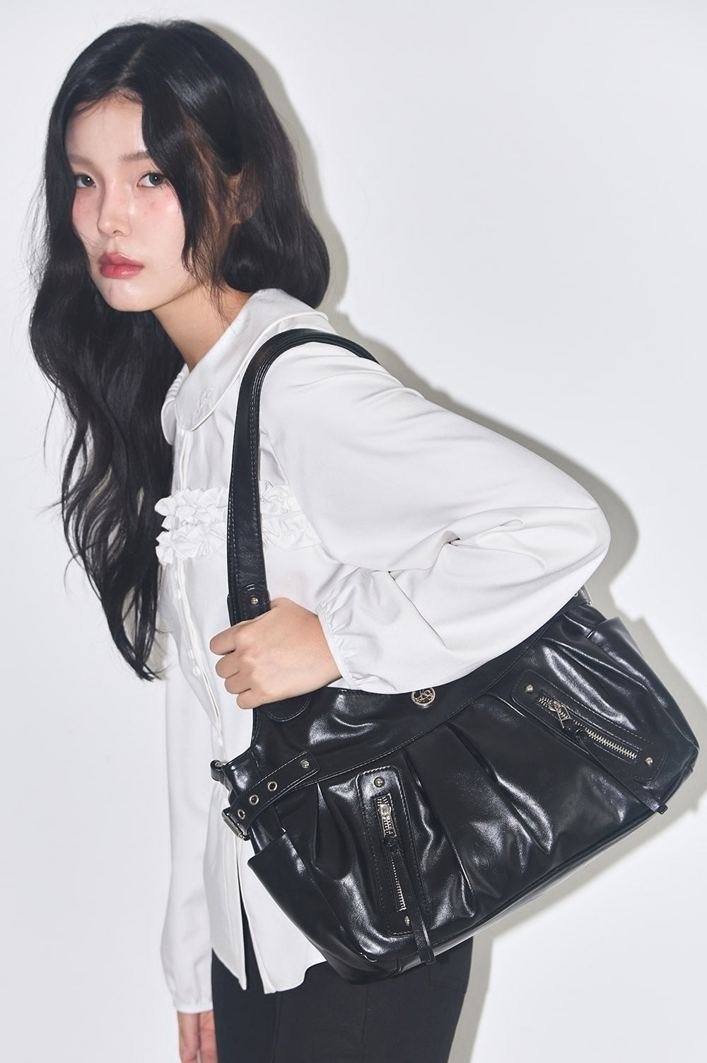 【ILLIGO】Amber Buckle Shoulder Bag | Black