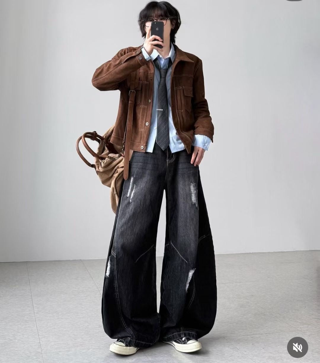 洗水牛仔彎刀褲 Washed Barrel-leg Demin Jeans