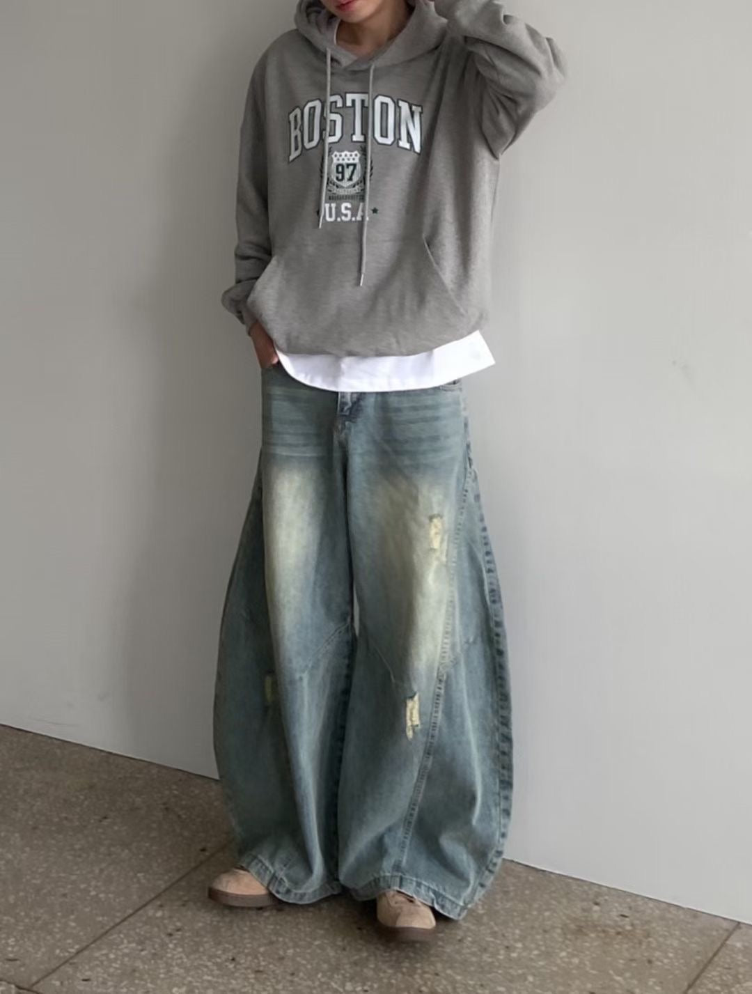 洗水牛仔彎刀褲 Washed Barrel-leg Demin Jeans