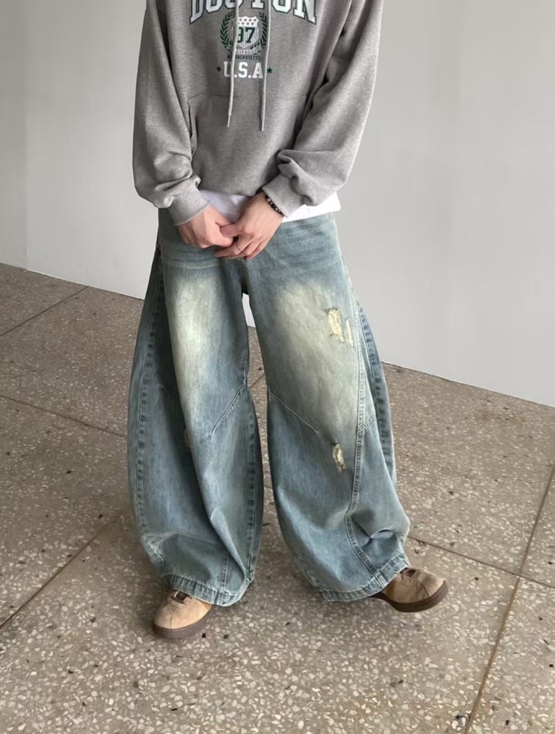 洗水牛仔彎刀褲 Washed Barrel-leg Demin Jeans
