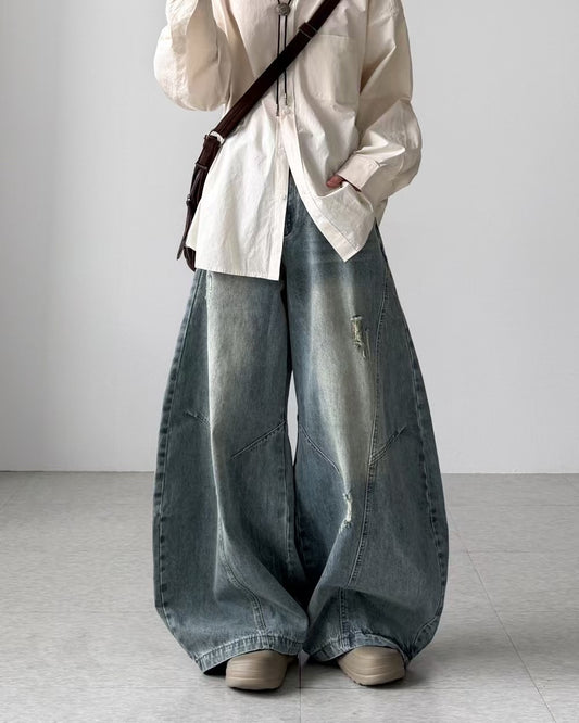 洗水牛仔彎刀褲 Washed Barrel-leg Demin Jeans